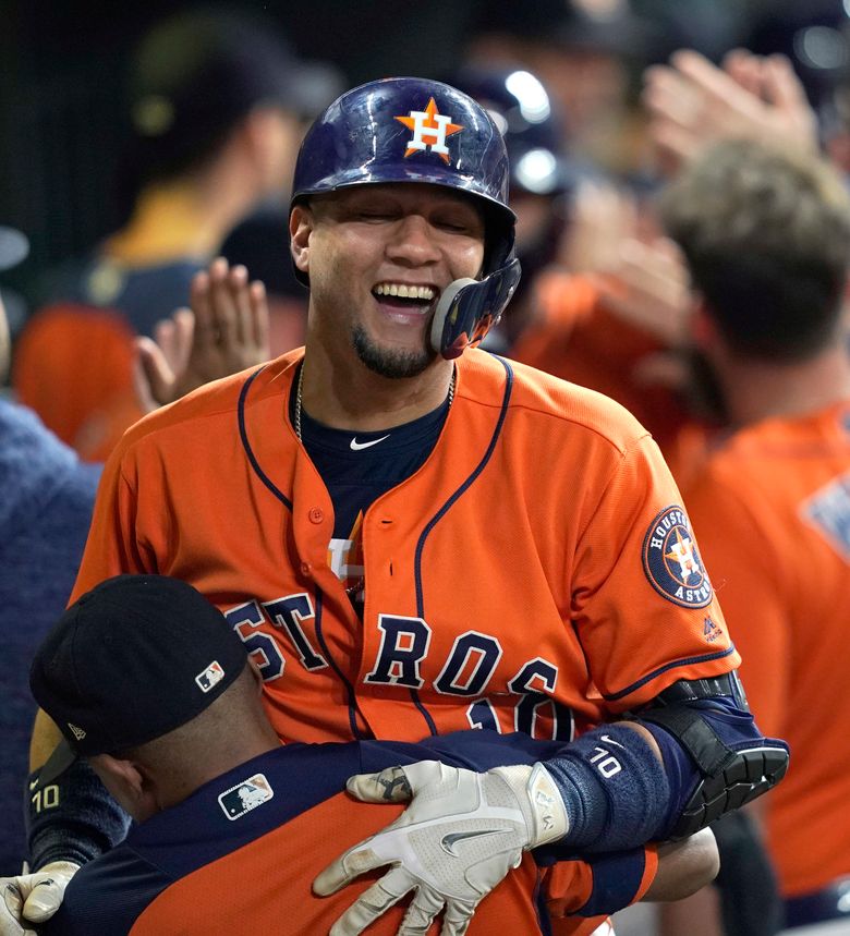 Gurriel brothers relish first-ever on-field meeting 