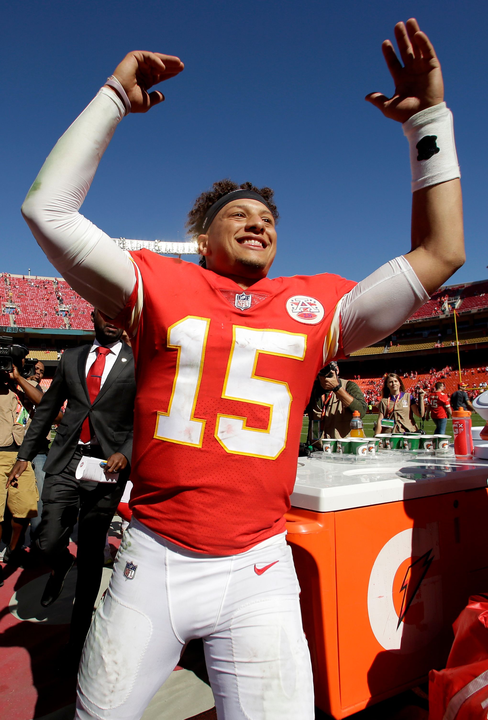 Chiefs, Mahomes overcome rough start for easy victory