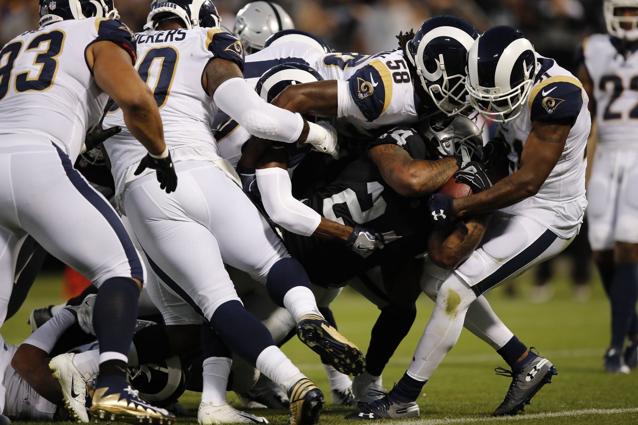 Marshawn Lynch denied chance from 1 — again; Seahawks lose on last play to  SF. Next: at PHI