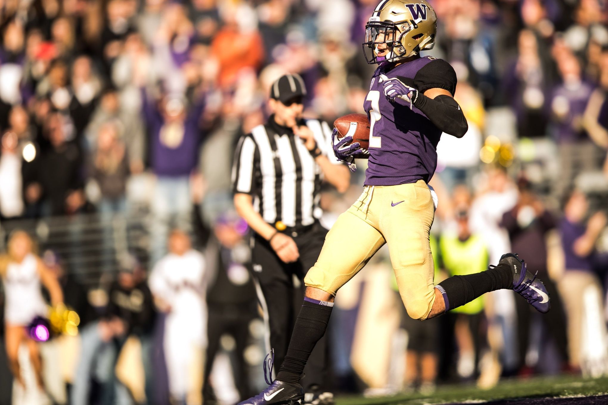 Is Chris Petersen Forcing the Jacob Eason Storyline?