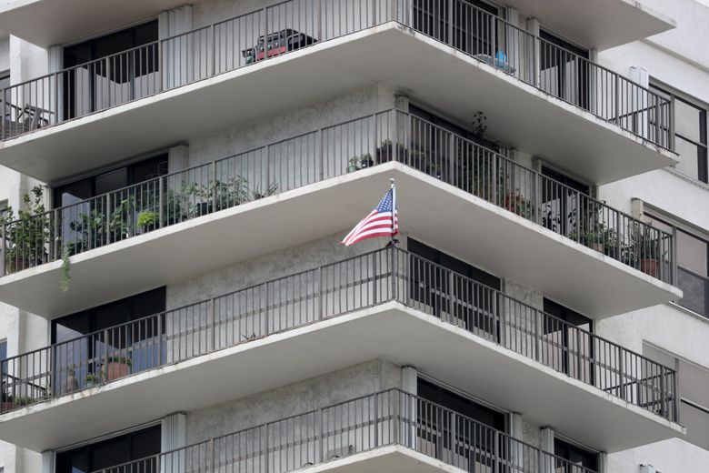 An American flag flies from the balcony of an apartment in the building in Aventura, Calif., Friday, Oct. 26, 2018, where the bombing suspect Cesar Sayoc’s mother lives. (Mike Stocker, South Florida Sun-Sentinel/TNS)