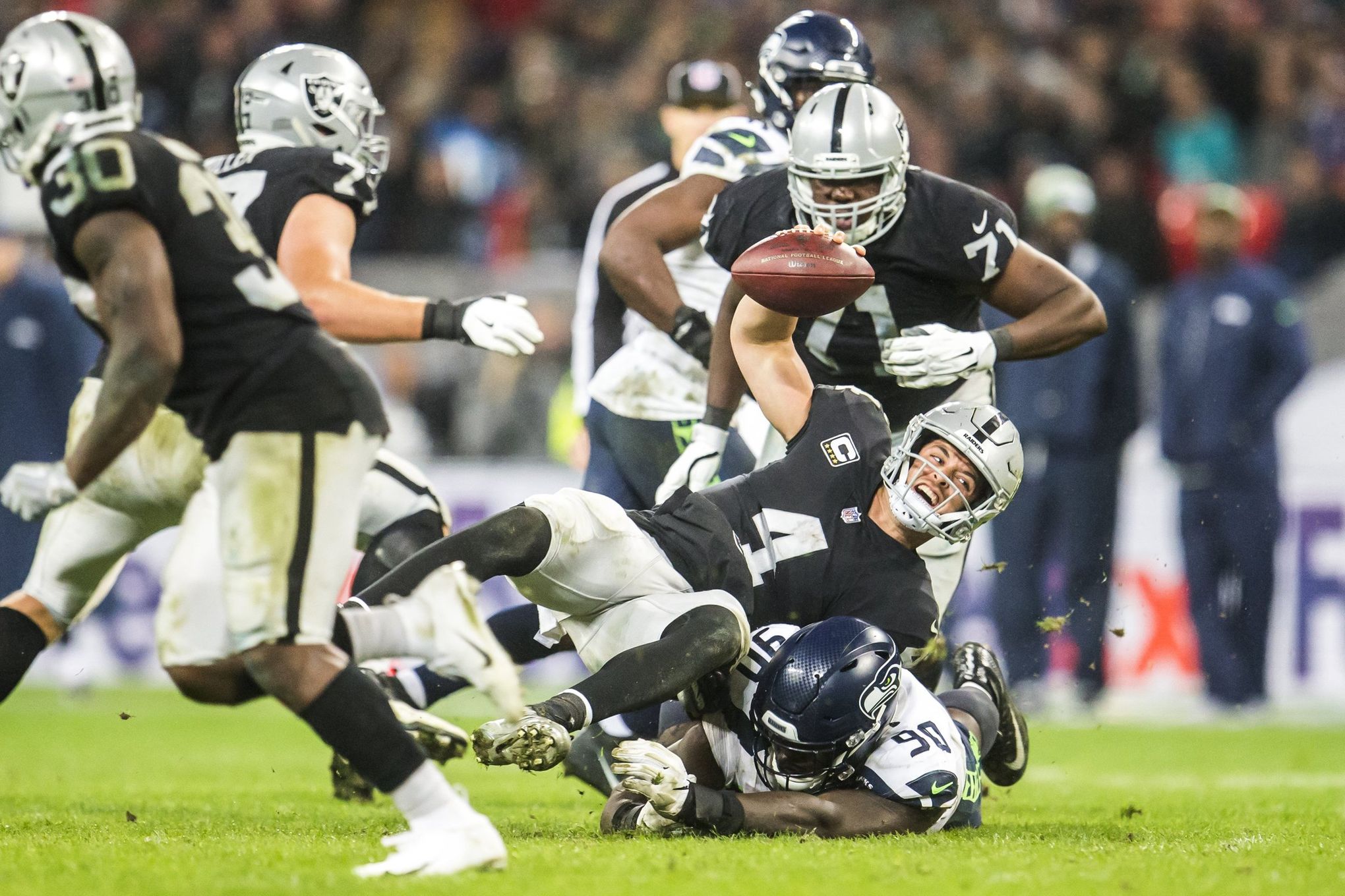 Raiders booed by fans after final game in Oakland (video) - Sports