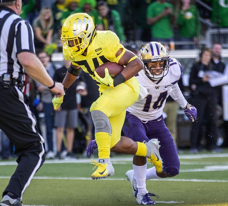 The last time Washington and Oregon faced off we had a CRAZY game with 7  lead changes 😳🍿 Will this time around top it?