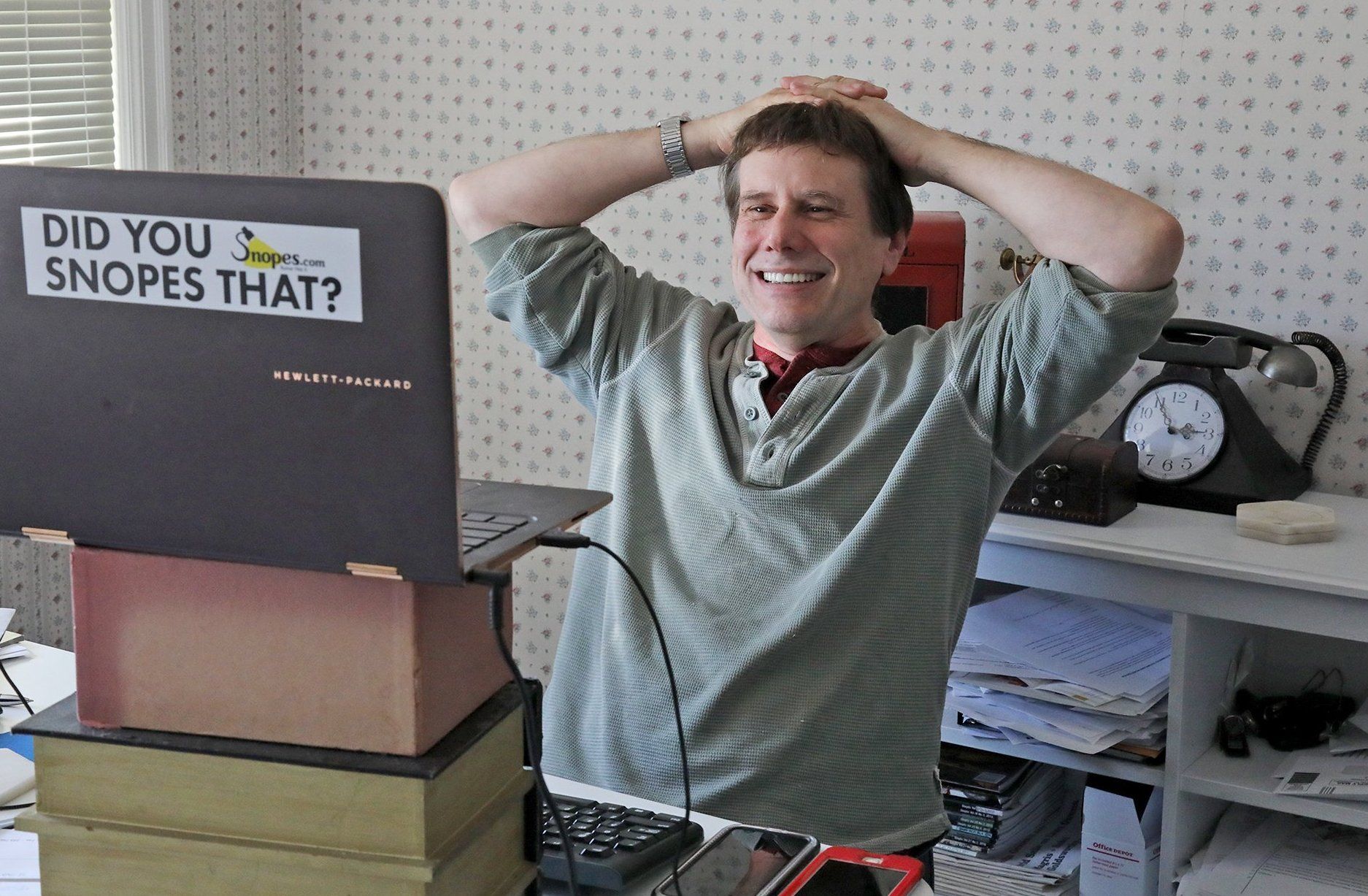 Trump’s photo on the floor of Starbucks? Is Bill Gates a bad tipper