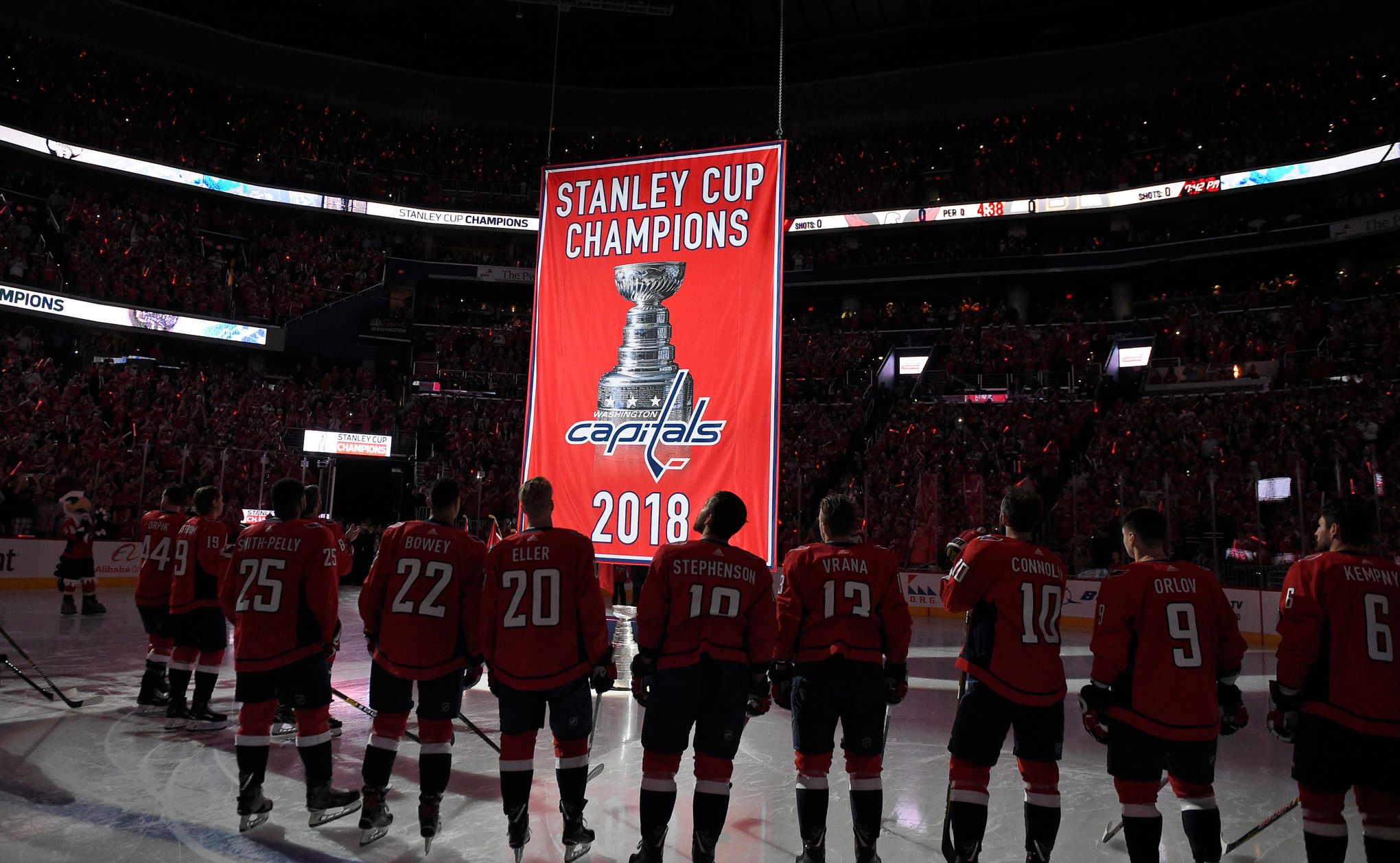 Back-to-back!' Banner night for Ovechkin, Cup champ Caps
