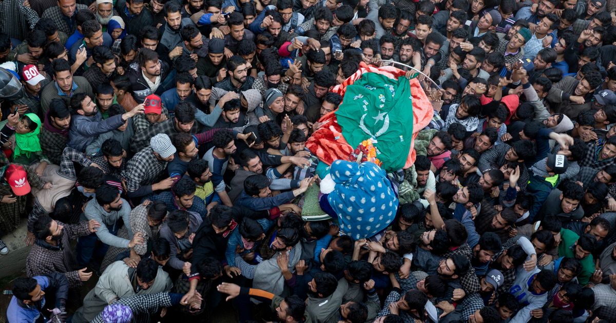 8 rebels, 2 Indian soldiers killed in Kashmir fighting | The Seattle Times