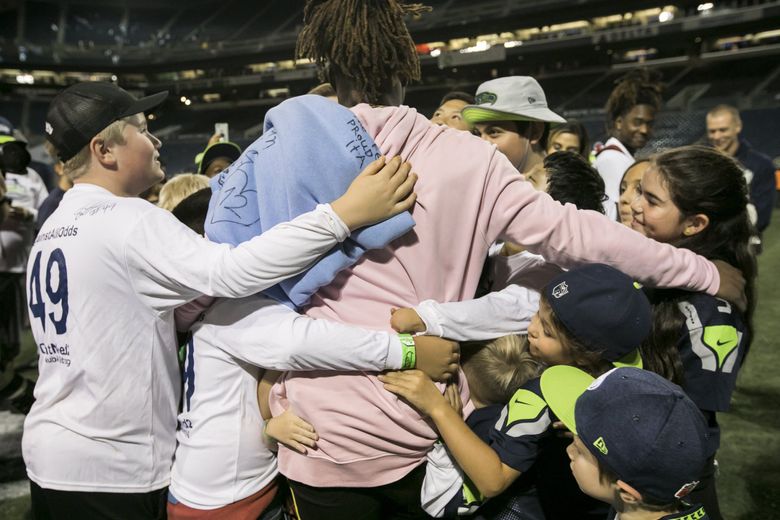 Seahawks: Young fan, Shaquem Griffin share special moment before game