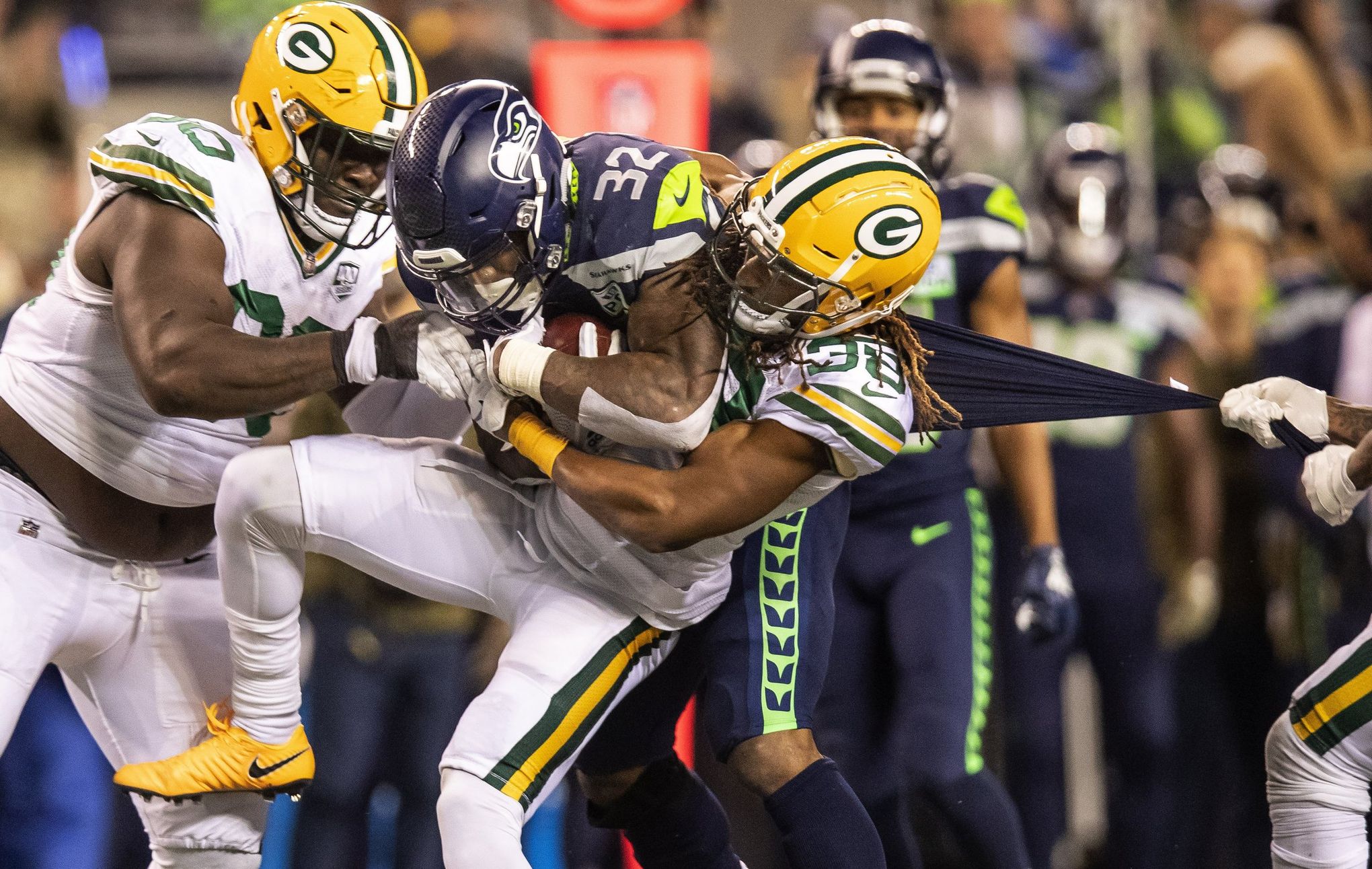 Seahawks pay tribute to Chris Carson after releasing the popular running  back - Field Gulls