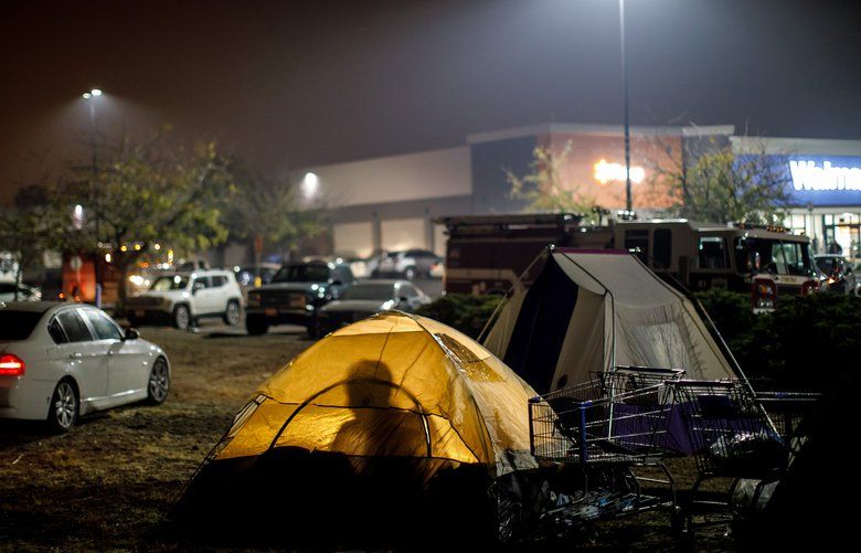 Evacuees from the Camp Fire have congregated in tents and in their vehicles as they seek shelter in a Walmart parking lot in Chico, Calif., on Nov. 13, 2018. (Marcus Yam/Los Angeles Times/TNS) 1245936 1245936