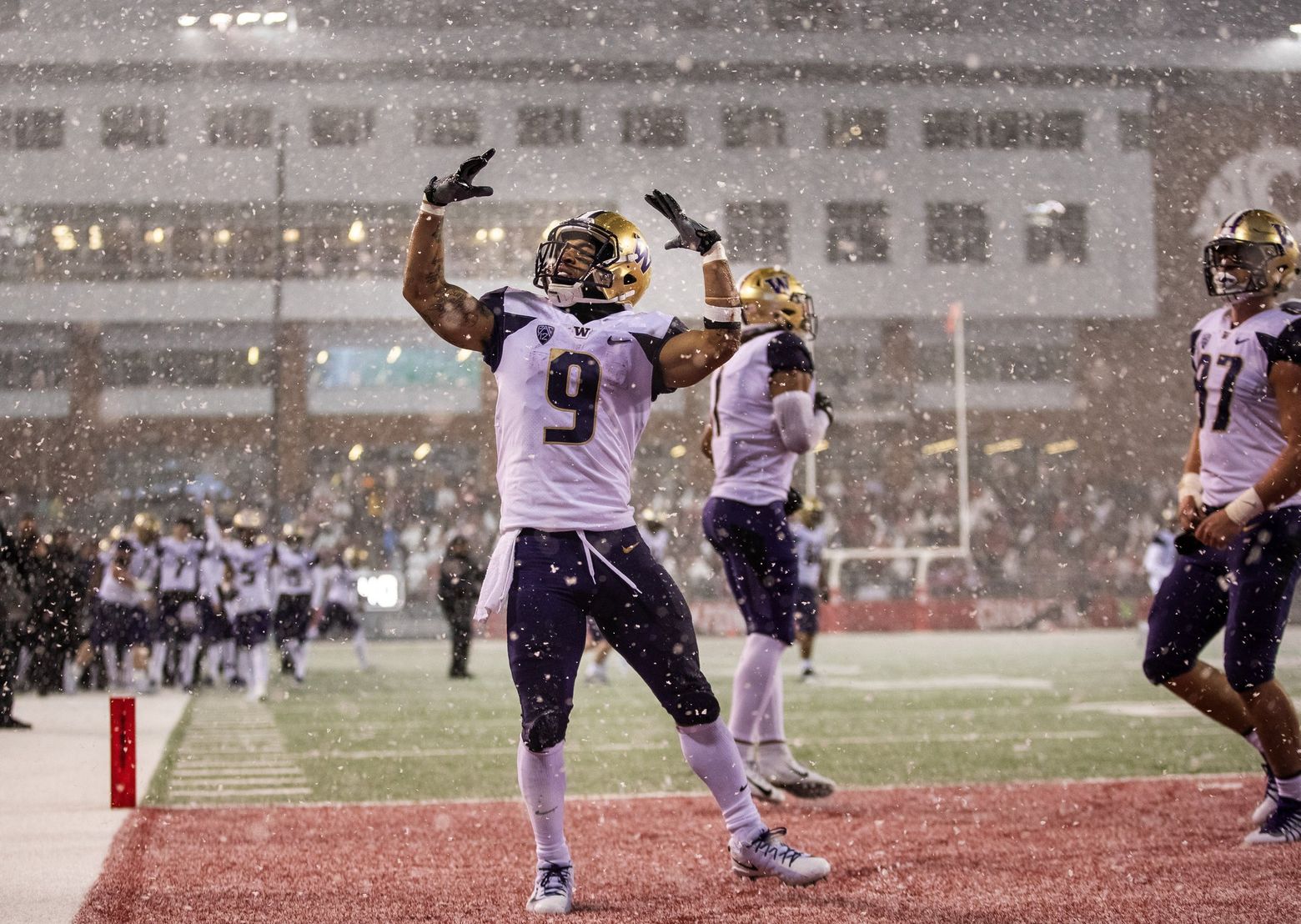 UW's Myles Gaskin named Pac-12 player of the week after record-setting  performance in Apple Cup | The Seattle Times