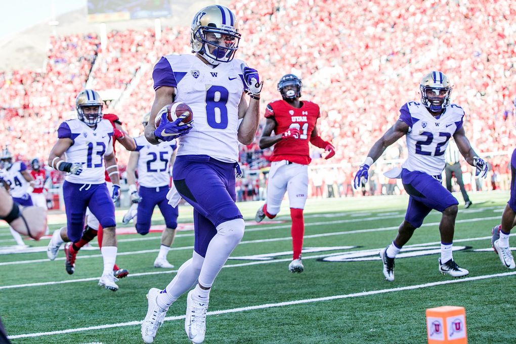 Washington wide receiver Dante Pettis returns a punt for the eventual game-winning touchdown in the fourth quarter in 2016. (Johnny Andrews / The Seattle Times)