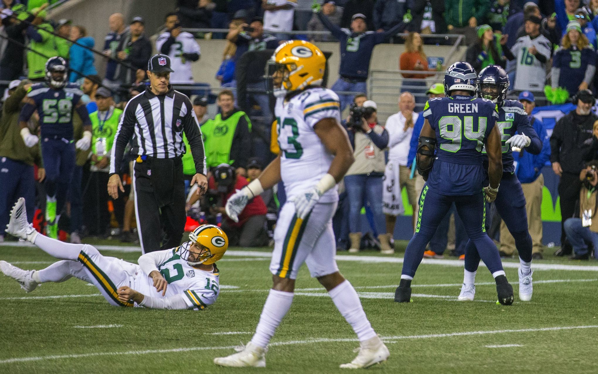 Seahawks Trounce the Packers to Begin Their Title Defense - The