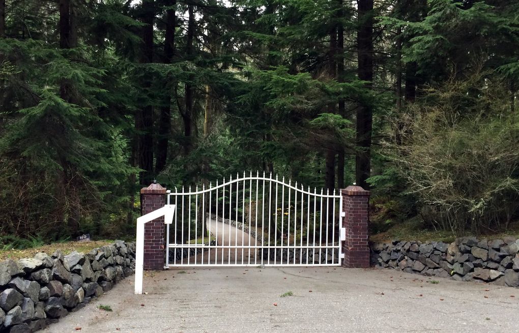 The Whidbey Island site of Robert Jay Mathews’ 1984 death now is a gated property with a private home on it. (Erik Lacitis / The Seattle Times)