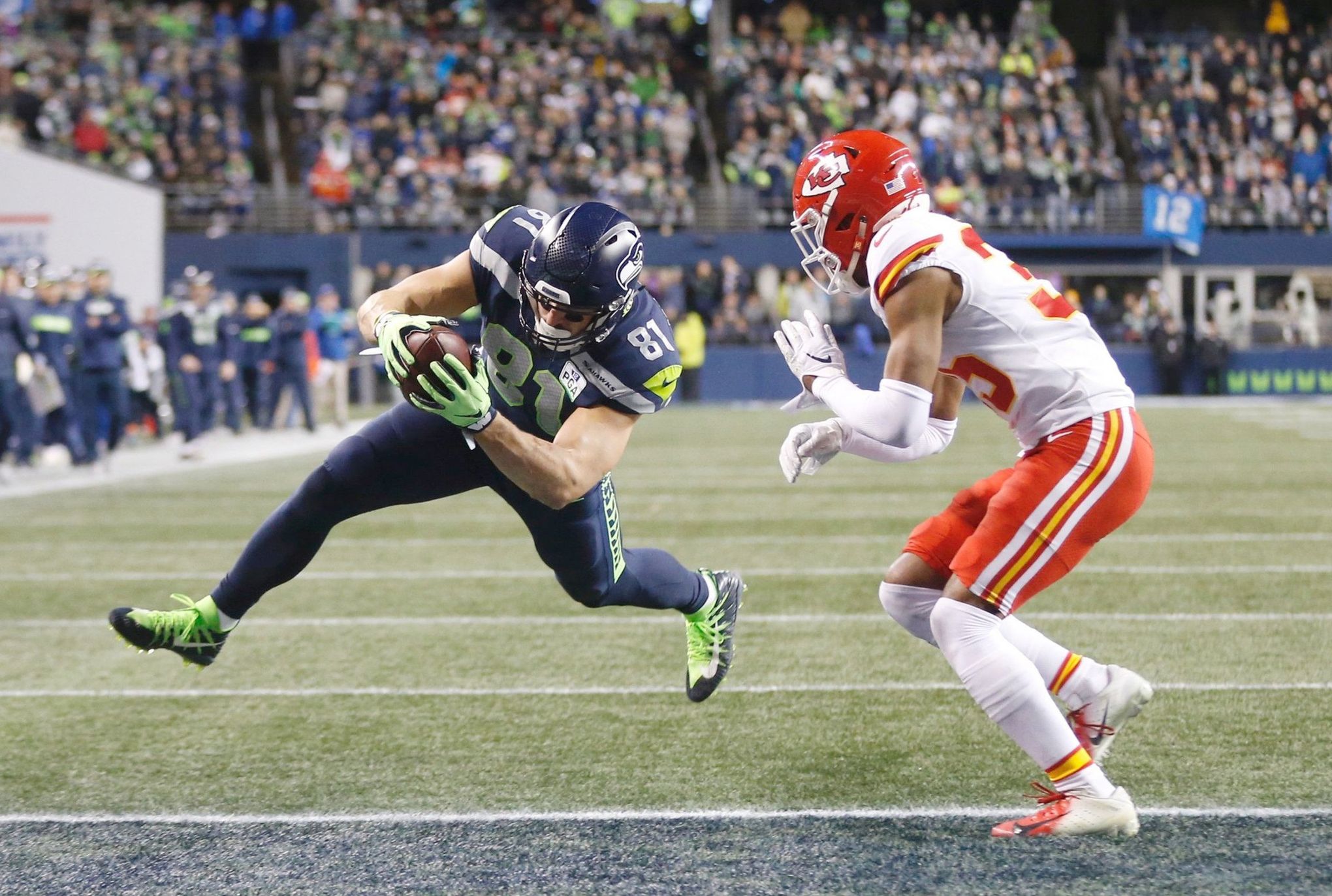 With McDonald hurt, Steelers add Seahawks TE Nick Vannett