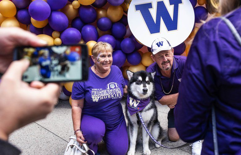 Photos: Husky fans gather before Rose Bowl | The Seattle Times