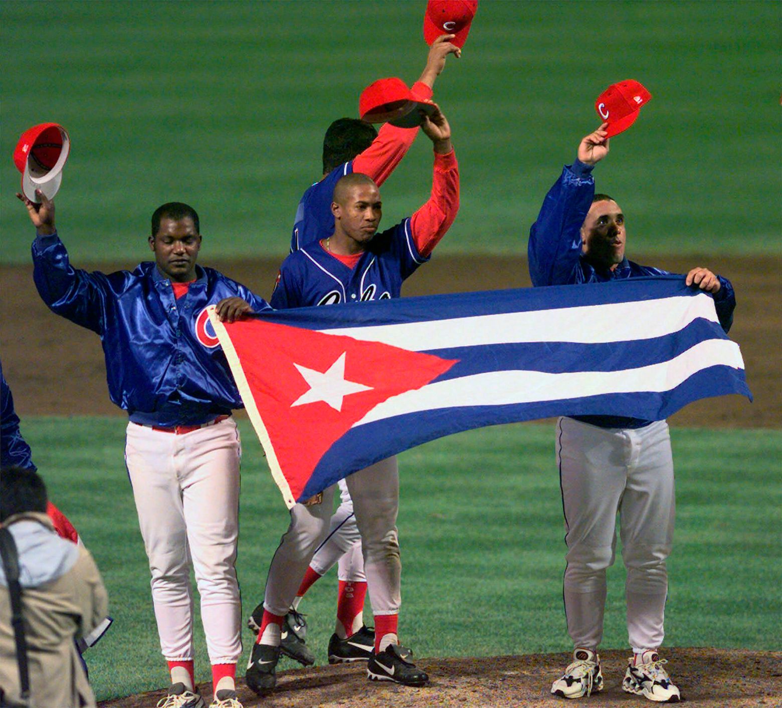 Red Sox sign Cuban outfielder to 7-year deal