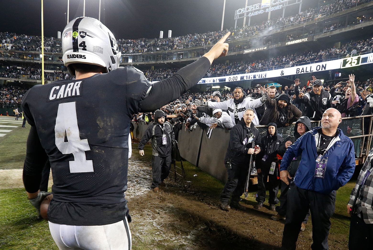 Merry Christmas, Oakland': Raiders beat Broncos in home finale