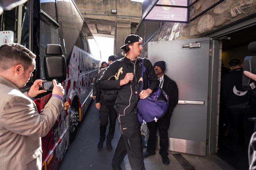 Trey Adams and the Washington Huskies arrive at the Rose Bowl for their New Year’s matchup with Ohio State. (Dean Rutz / The Seattle Times)