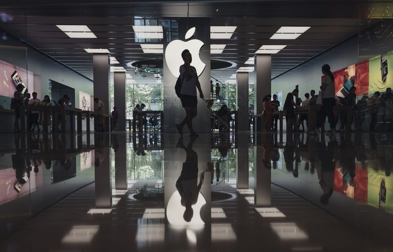 FILE — Shoppers at an Apple store in Shanghai on July 12, 2017. A significant sales slowdown in China has forced Apple to reduce revenue expectations for its most recent quarter, the company said Wednesday, Jan. 2, 2019. (Yuyang Liu/THe New York Times) 