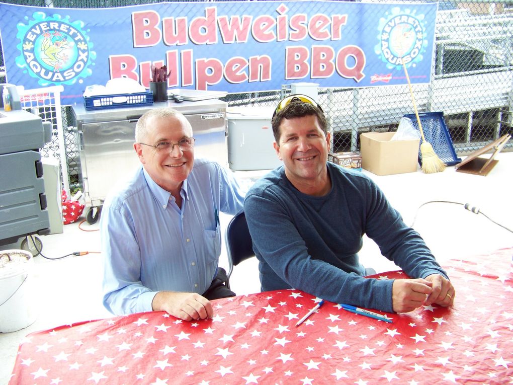 Tim Raetzloff (left) poses with former Mariners star Edgar Martinez at an Everett AquaSox game in 2008. (Photo courtesy / Tim Raetzloff)