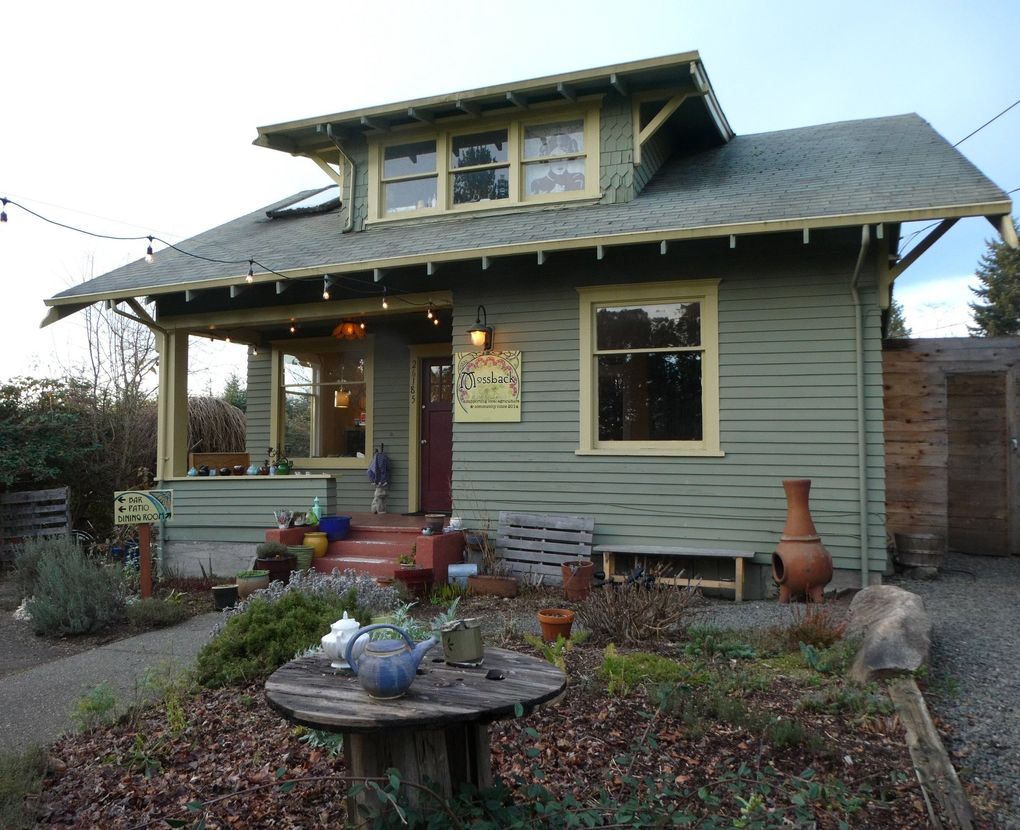 Locals recommend the happy hour at Mossback, a farm-to-table restaurant within walking distance of the ferry dock in Kingston. (Carol Pucci / Special to The Seattle Times)
