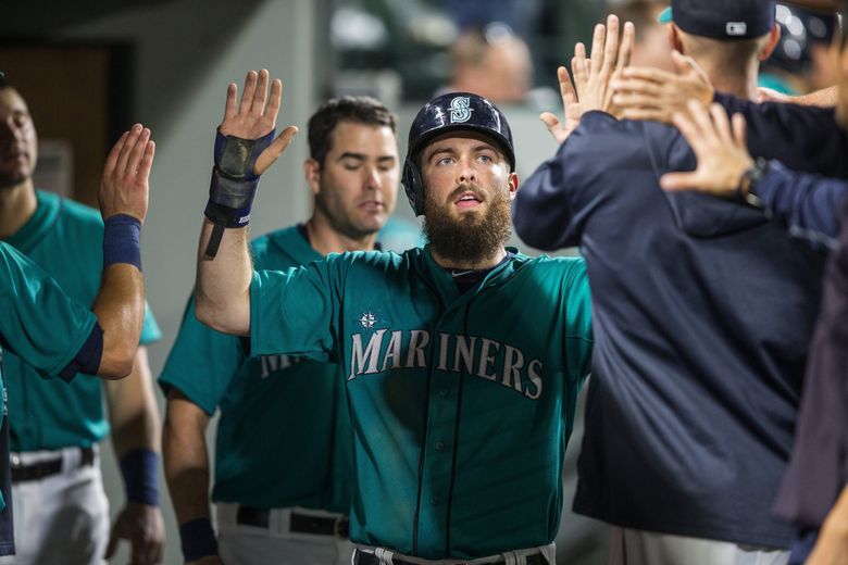 Mariners bring back Dustin Ackley on a minor-league contract