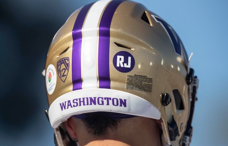 October 16, 2021: The Washington Huskies wore their throwback uniform  featuring the retro Huskies logo on the helmet during a game between the  UCLA Bruins and Washington Huskies at Husky Stadium in