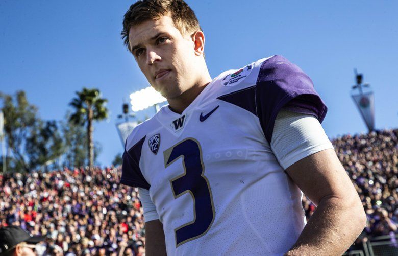 Jake Browning's scrambling loft beats outstretched LB's arms for 20-yard  gain