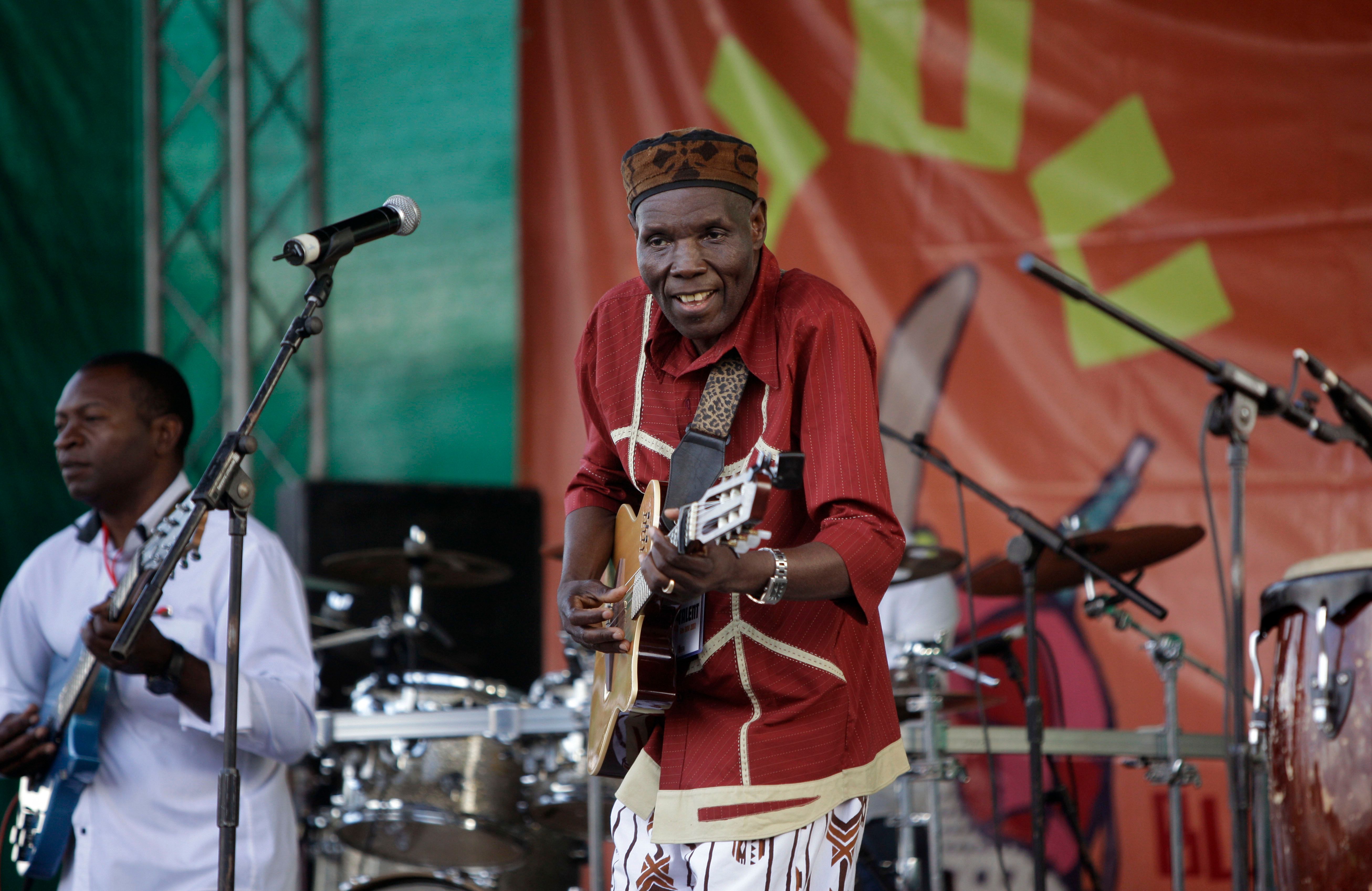 ミュージシャン NADI Nadi - YouTube