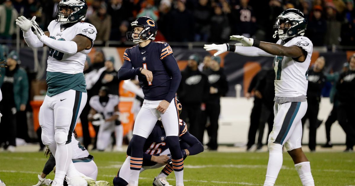 Philadelphia Eagles survive late field-goal attempt to eliminate Chicago  Bears, 16-15 