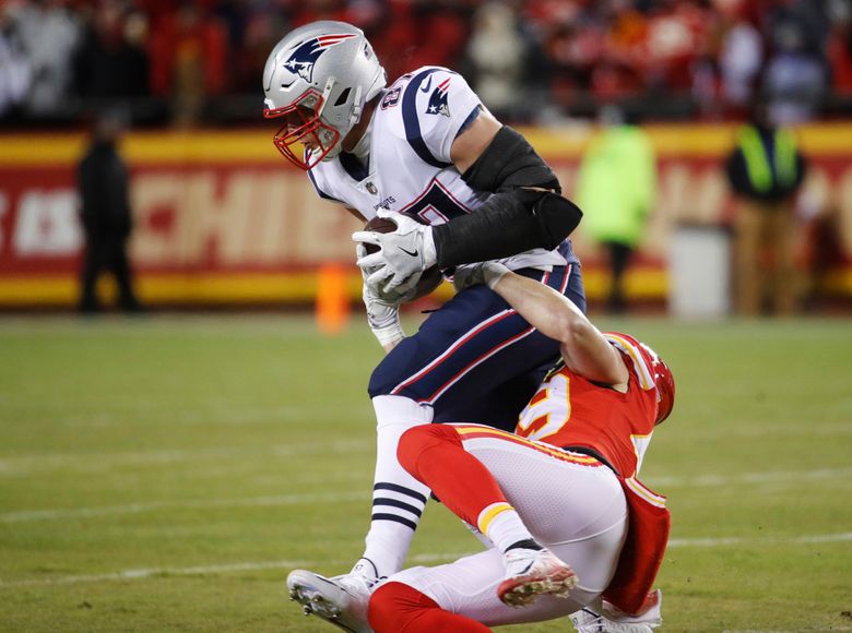 New England Patriots tight end Rob Gronkowski (87) runs from