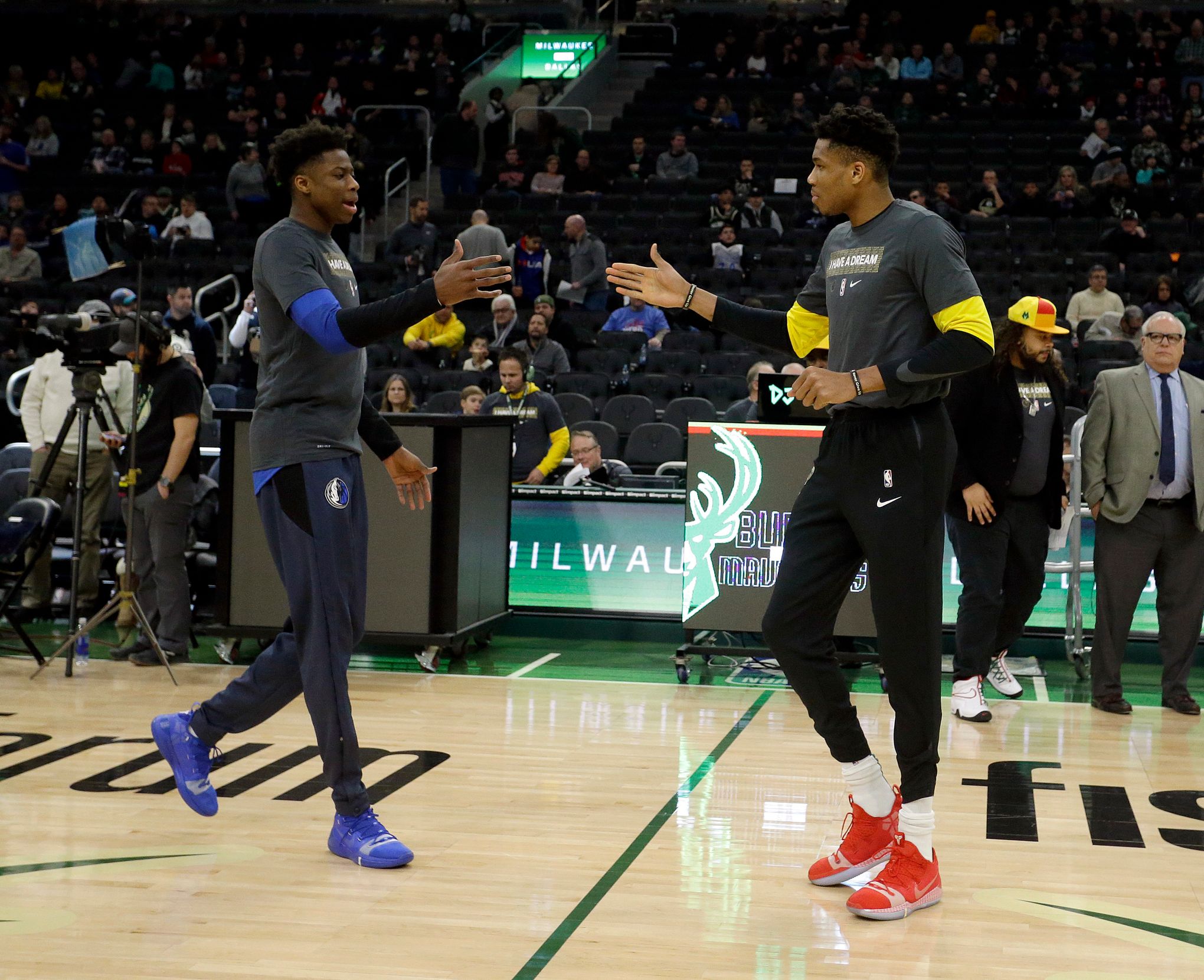 Mavs-Bucks set up special brotherly reunion for Giannis and Kostas