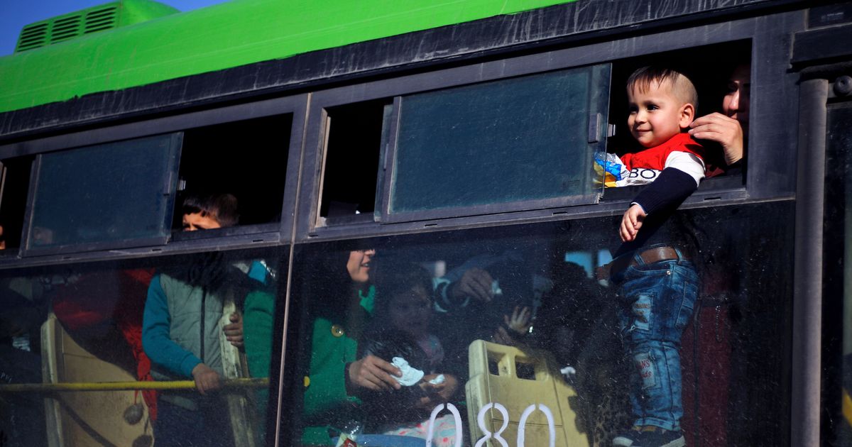 Hundreds of Syrian refugees return home from Lebanon | The Seattle Times