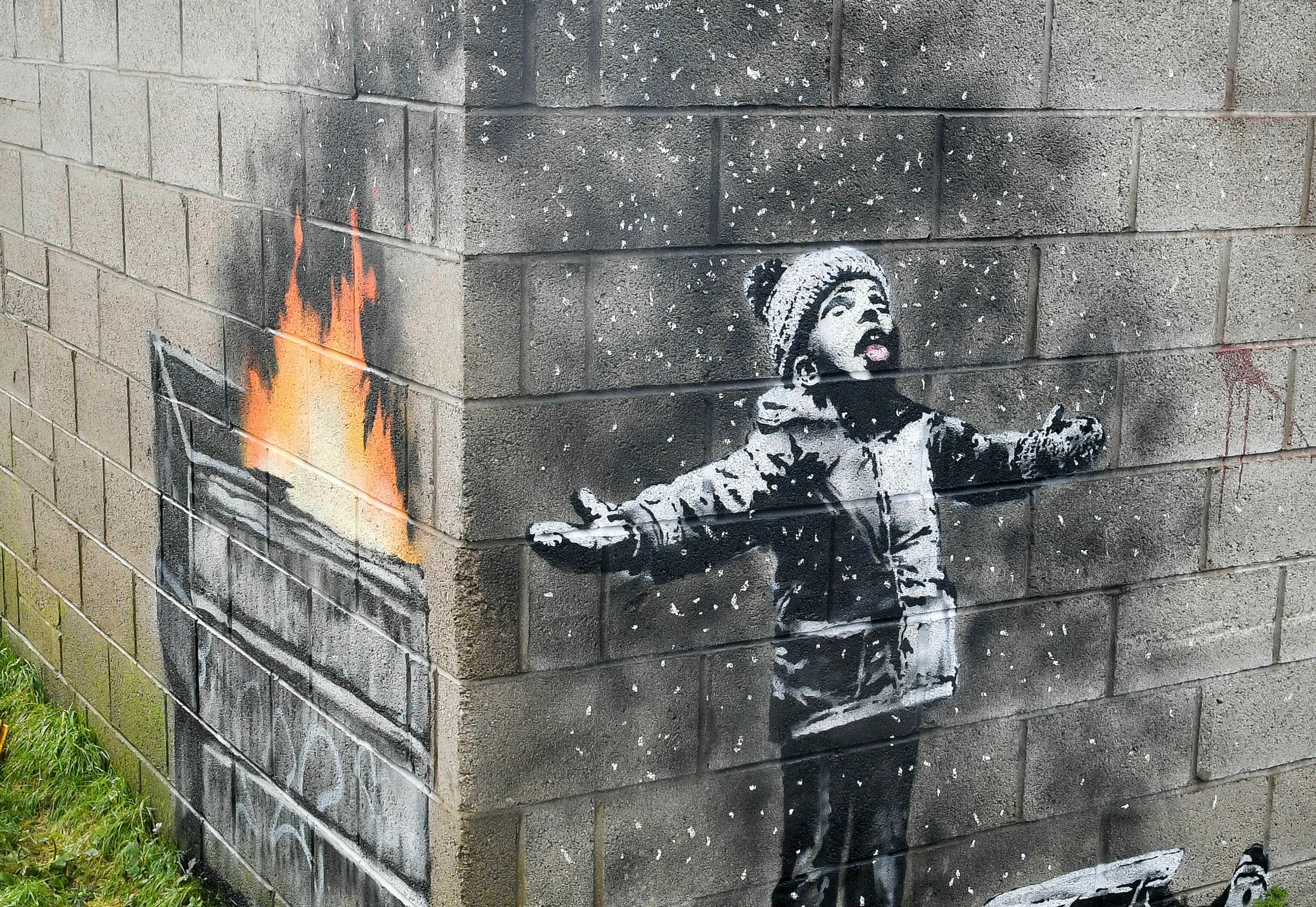 Banksy mural on garage in Wales sold but will stay in place | The Seattle  Times, image size:2040x1406