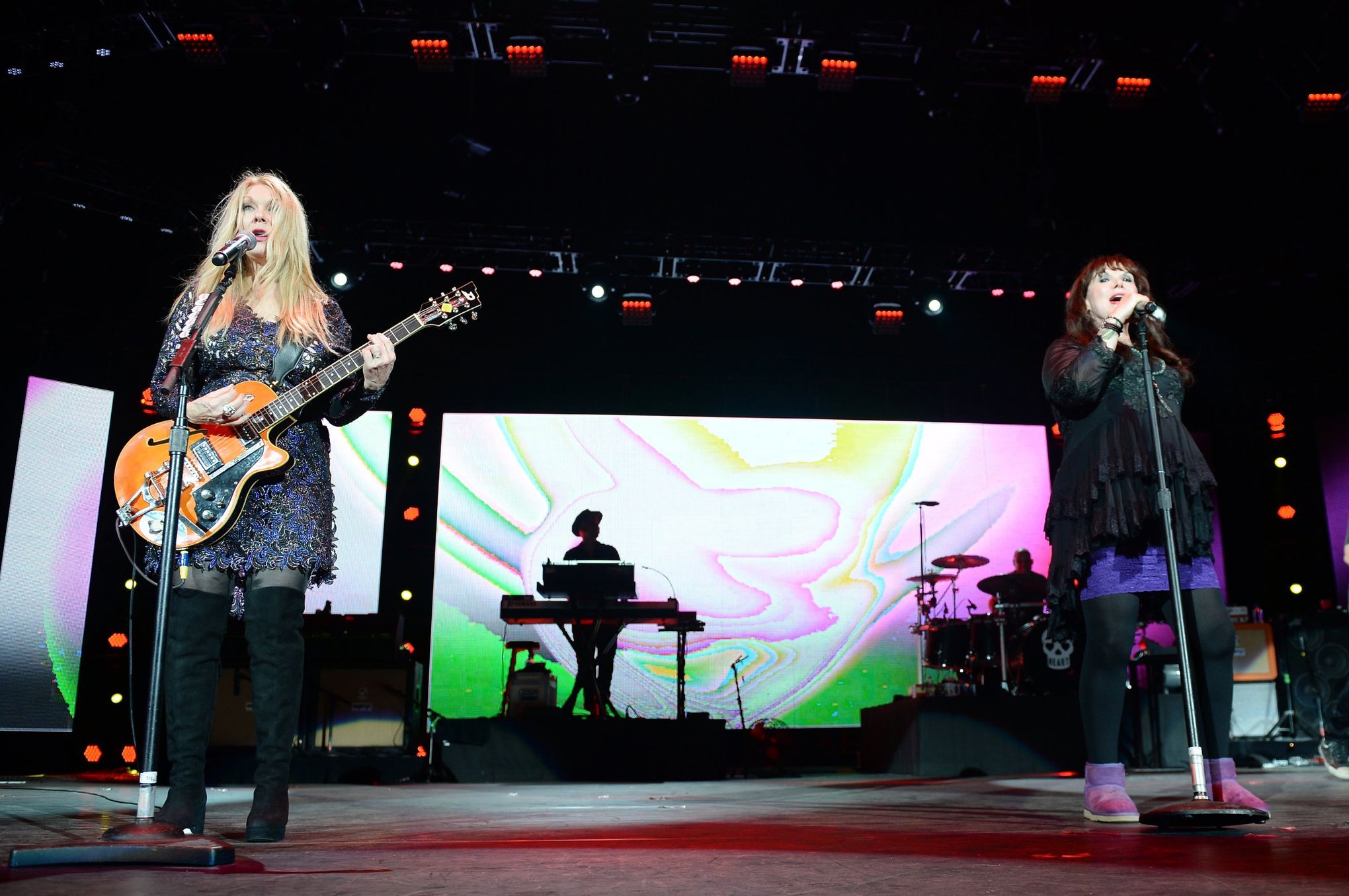 Heart's Ann and Nancy Wilson reunite onstage for first time in years at  Santa Rosa concert