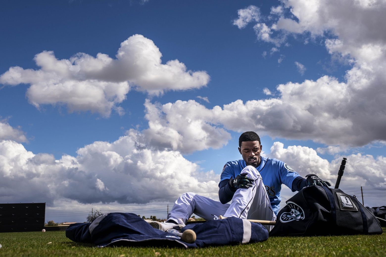 Mariners' Dee Gordon fractures toe, joins Cano on DL