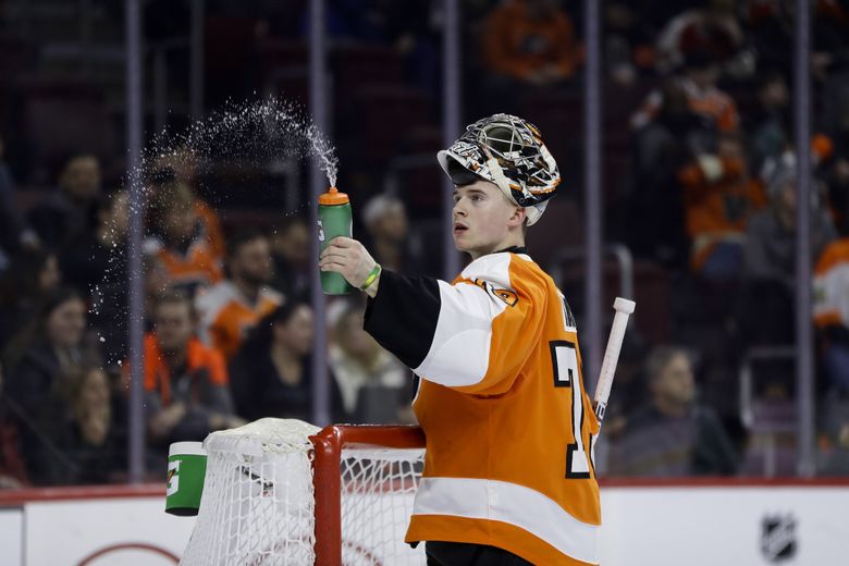 WATCH FLYERS CARTER HART'S PAD SAVE AGAINST PREDS!