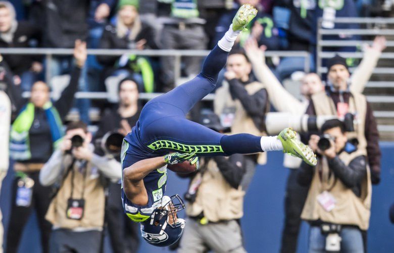 December 30, 2018: Seattle Seahawks wide receiver Doug Baldwin (89) and  Seattle Seahawks wide receiver Tyler Lockett (16) talk before a game  between the Arizona Cardinals and the Seattle Seahawks at CenturyLink