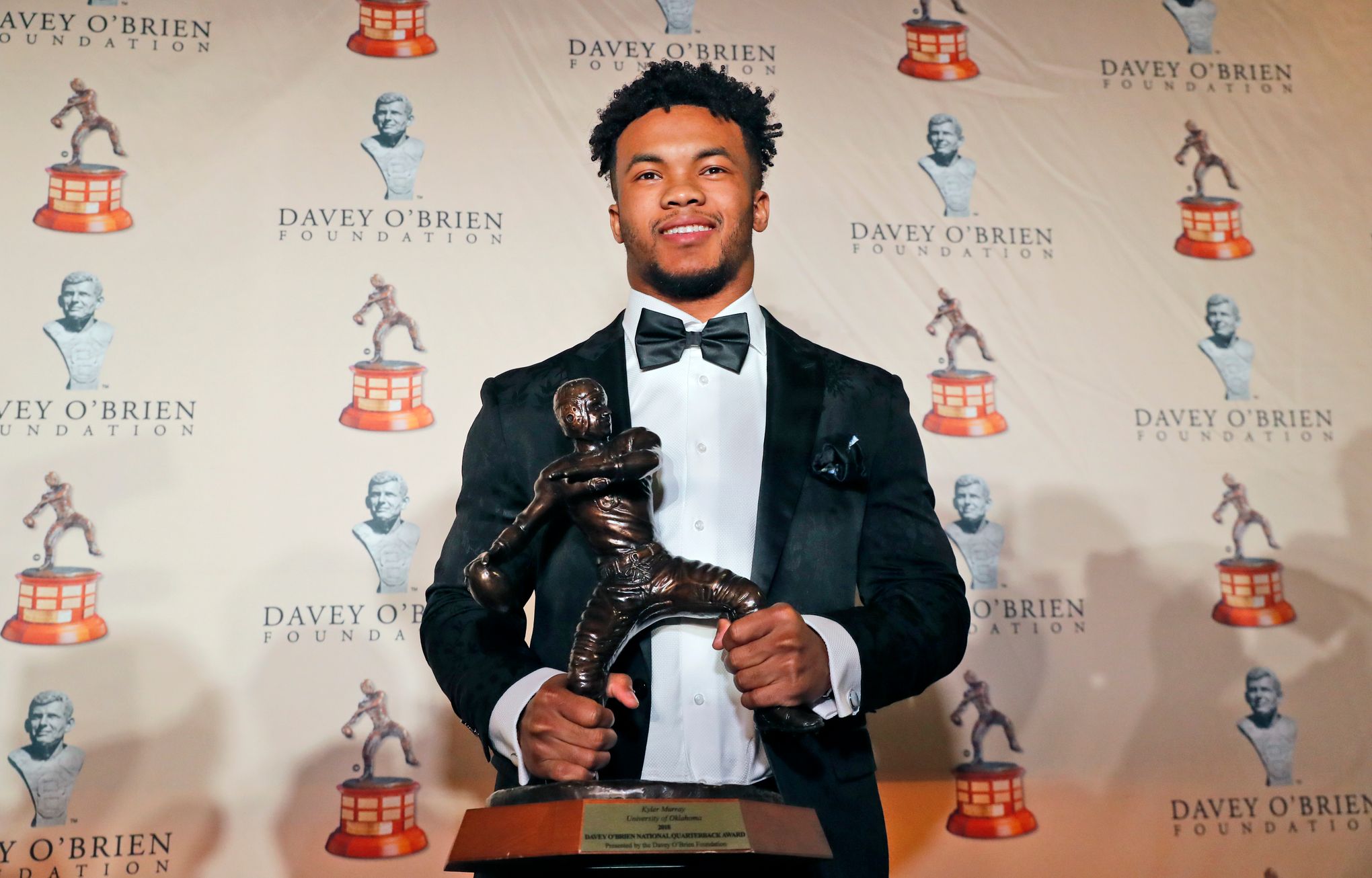 Oklahoma football: Kyler Murray's balancing act fuels his performance on  gridiron, diamond, Sports