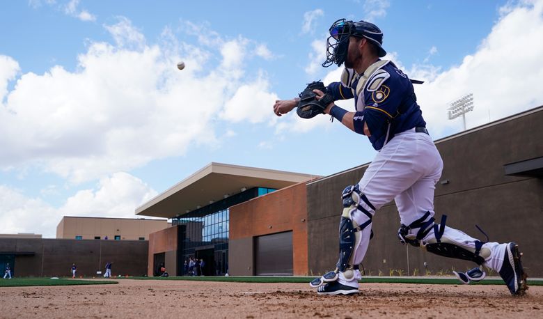 Brewers pitchers and catchers have first spring training workout