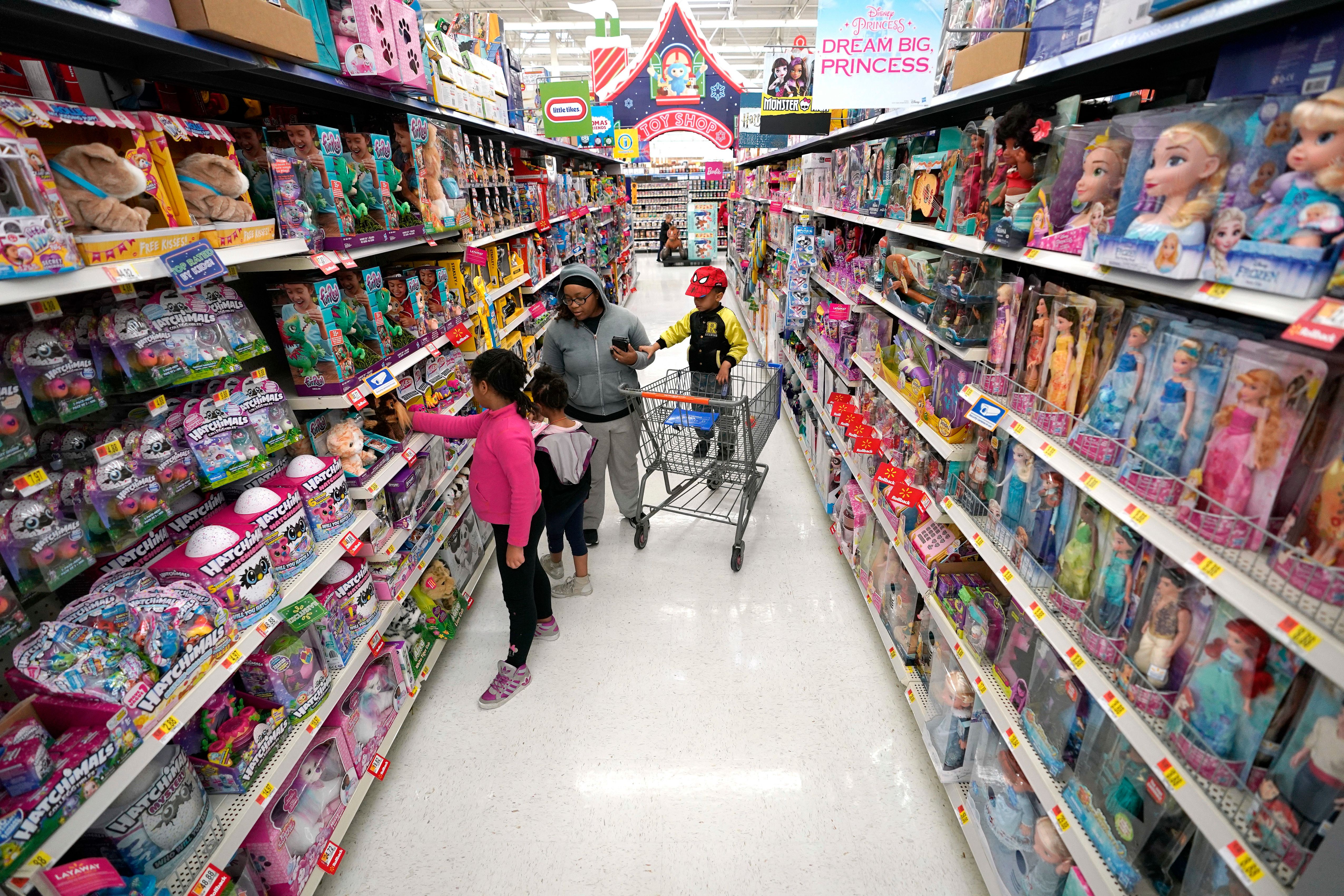 Walmart flexes in the fourth quarter beats all expectations The