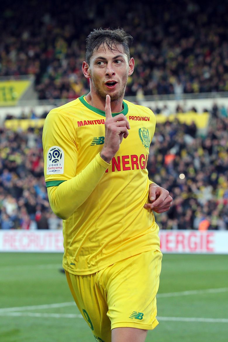 Torcedores do Nantes prestam homenagens a Emiliano Sala - Lance!