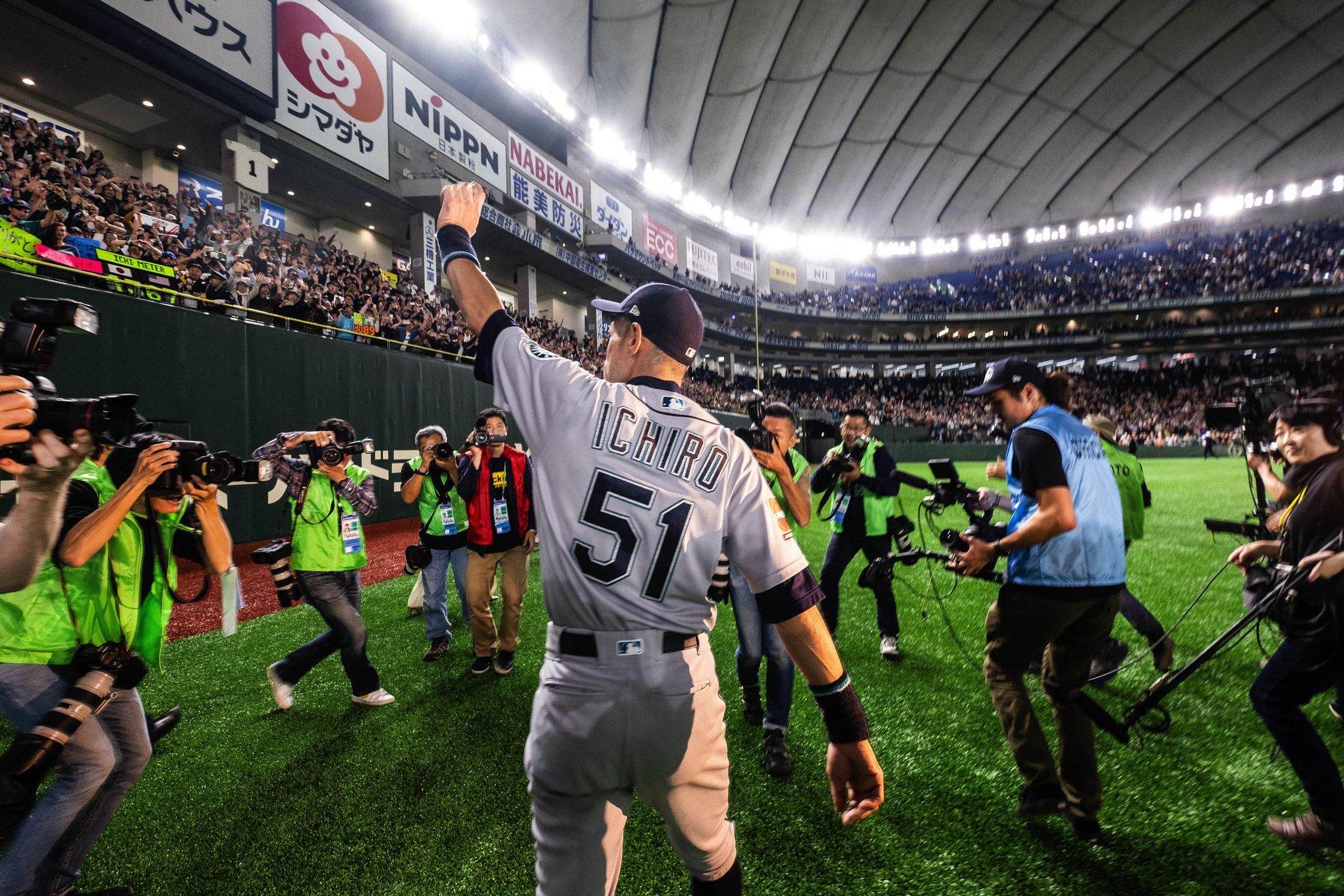 Ichiro announces retirement after emotional finale