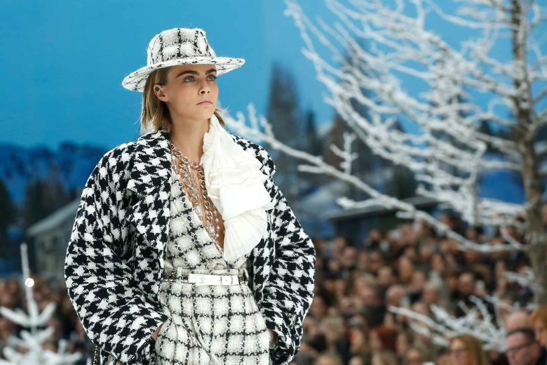 Chanel Fall 2021 Ready-to-Wear Fashion Show