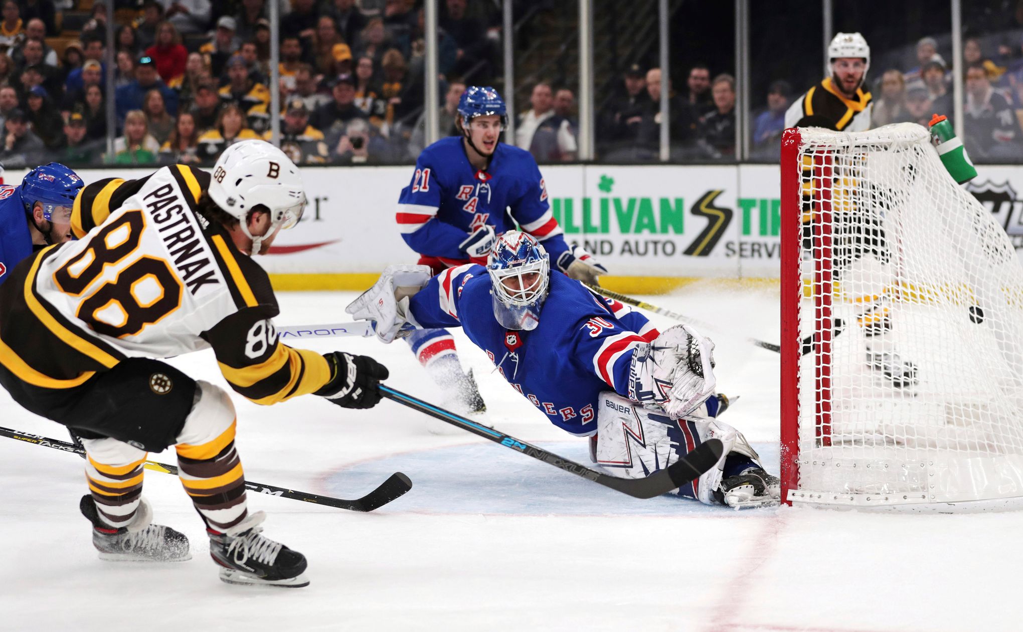 Bruins' Pastrnak has five-point night in 6-3 win over Rangers