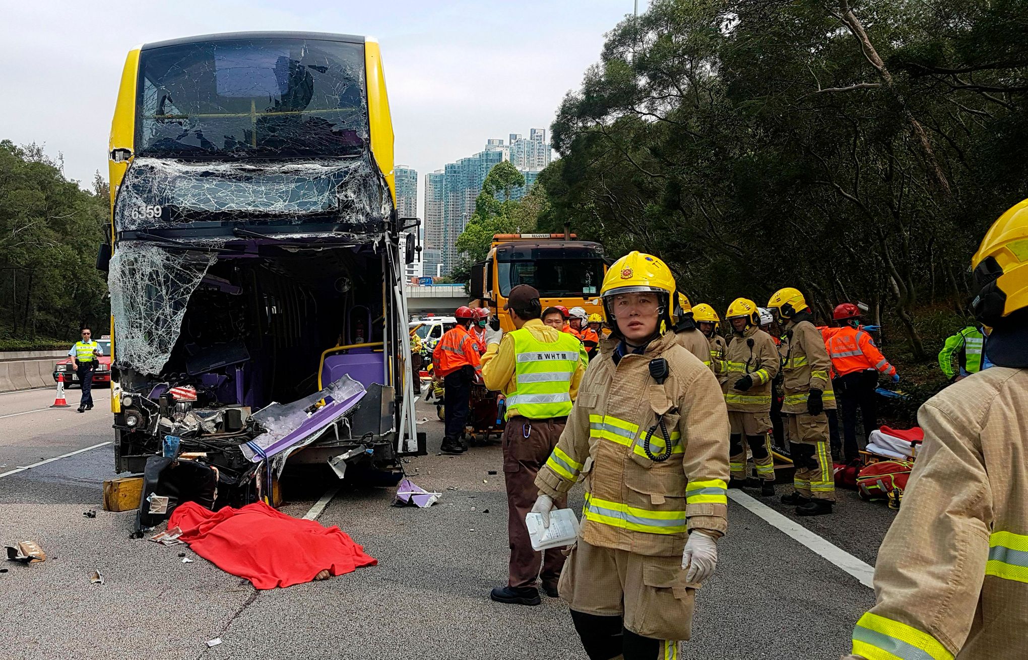 Crash of double-decker bus in Hong Kong kills 2, hurts 16 | The Seattle  Times