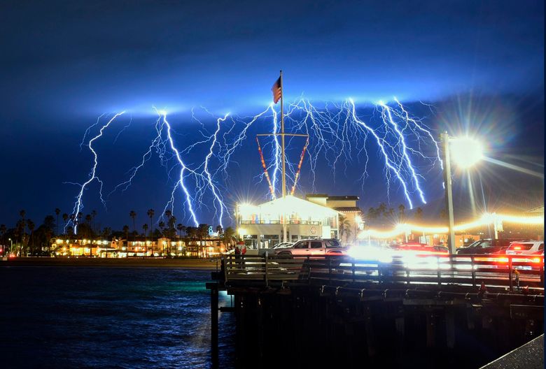 Nearly 1,500 pulses of lightning recorded off Southern California coast in  5 minutes | The Seattle Times