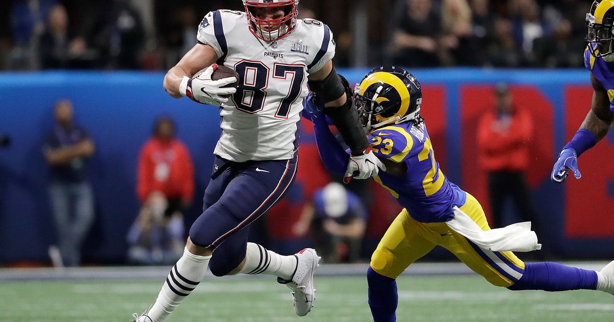 Patriots' Rob Gronkowski rocks 69 jersey for Super Bowl parade