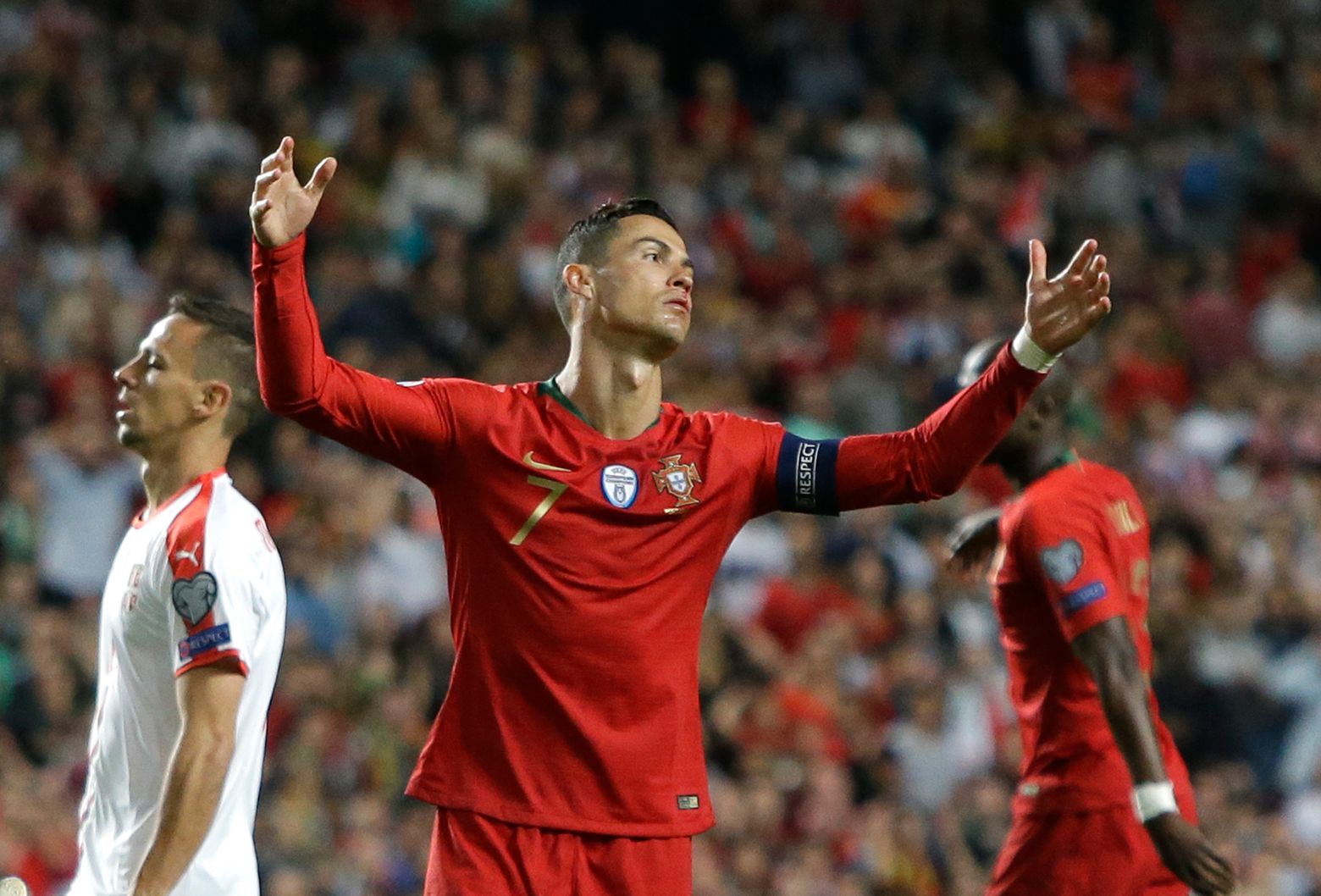 Cristiano Ronaldo injury, Portugal - Serbia