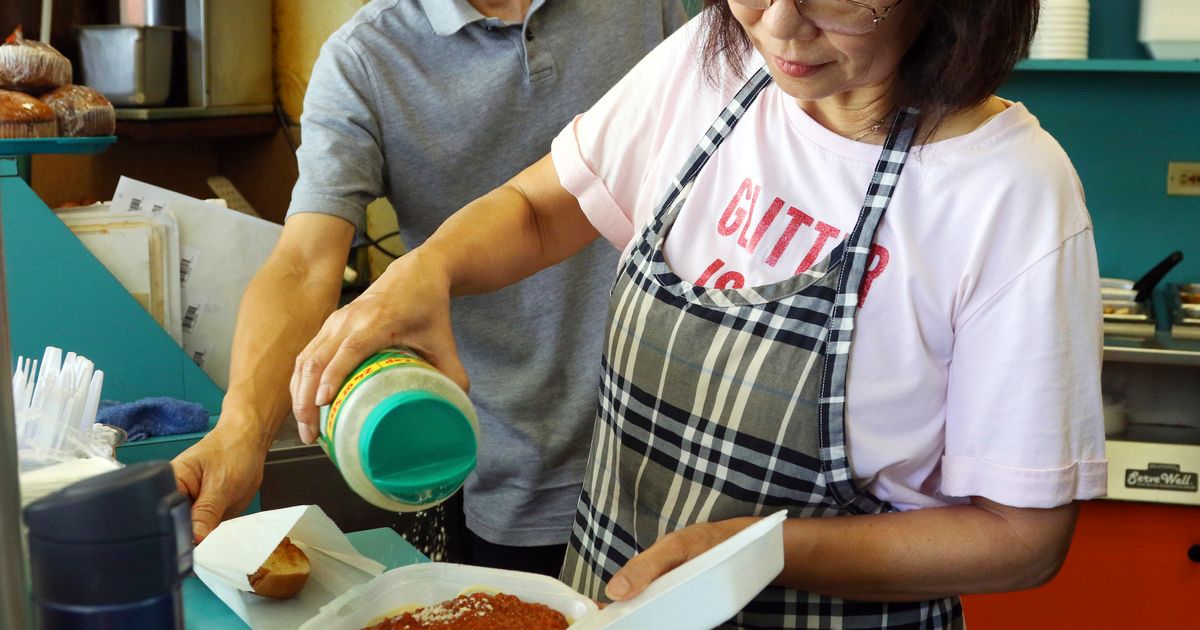 Hawaii bills push 1st state ban on plastics in restaurants The